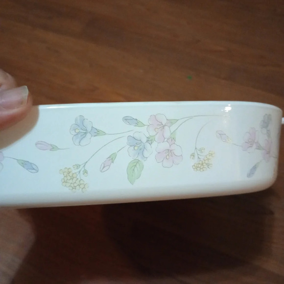 CorningWare lidded baking dish - Picture 2 of 3